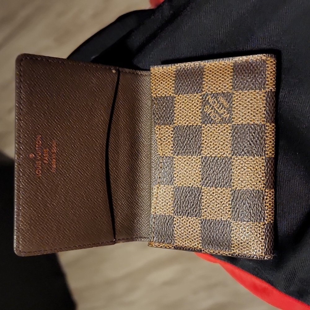 A Louis Vuitton wallet - Picture 3 of 4